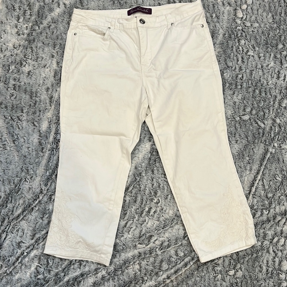Gloria Vanderbilt white jeans